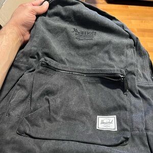 Herschel Gray Backpack NWT can’t beat this price get it before it’s gone